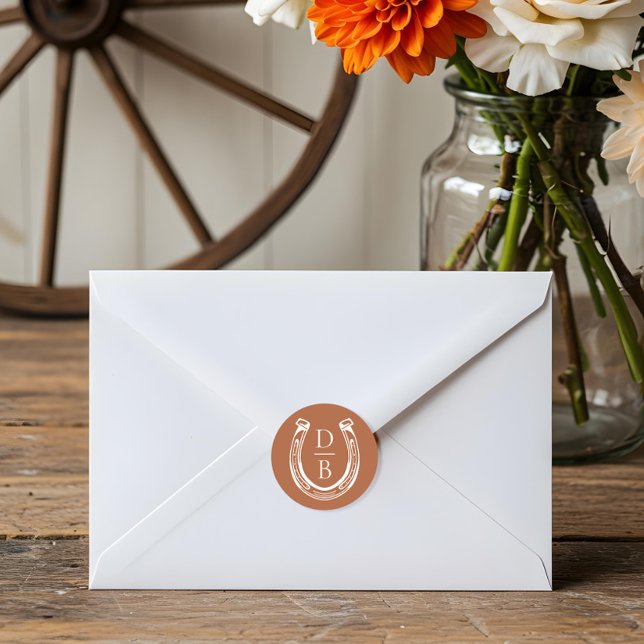 Adesivo Redondo Casamento de Monograma Personalizado Rustic Wester (Rustic Western Horseshoe Custom Monogram Wedding Classic Round Sticker)