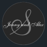 Adesivo Redondo Casamento de Nomes de Noivas de Monograma de Cinza<br><div class="desc">Vinheta de casamento elegante com monograma inicial de sobrenome e noiva e nomes de noivas que você pode personalizar com suas informações pessoais e esquema de cor de casamento. Um adesivo de excelente para adesivos de casamento, etiquetas de caixas de bolo, selos de sacos de casamento e selos de envelopes...</div>