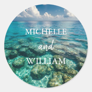 Adesivo Redondo Casamento de Praia Azul no Oceano Moderno
