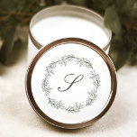 Adesivo Redondo Casamento de Script Clássico de Terra Verde Monogr<br><div class="desc">Este elegante adesivo de casamento mostra uma coroa de arte botânica verde-oliva. Personalize-o com o seu monograma inicial em guião verde-azeitona clássico.</div>