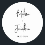 Adesivo Redondo Casamento de Script Manuscrito Moderno Minimalista<br><div class="desc">Manuscrito Mínimo Moderno Manuscrito Escrito Preto e Branco Clássico Redondo De Casamento Branco.</div>