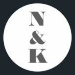 Adesivo Redondo Casamento Elegante Branco E Moderno Minimalista<br><div class="desc">Monograma Moderno Minimalista Autocolante Clássico Personalizado de Casamento com Texto Preto em Fundo Branco</div>