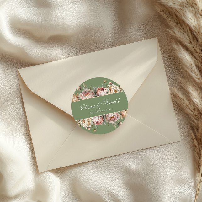 Adesivo Redondo Casamento Elegante de Camponeses Verdes Sage (Elegant Blush Sage Green Peonies Wedding Classic Round Sticker on a wedding envelope)