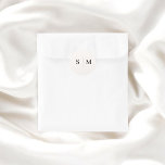 Adesivo Redondo Casamento Elegante de Monograma Beige<br><div class="desc">Adicione um toque de elegância aos seus detalhes de casamento com este adesivo personalizado com o monograma do casal no centro, criando um ponto focal refinado. O texto é lindamente renderizado em uma fonte serif elegante, oferecendo um eterno e um design sofisticado. Ideal para selar convites de casamento, favores ou...</div>