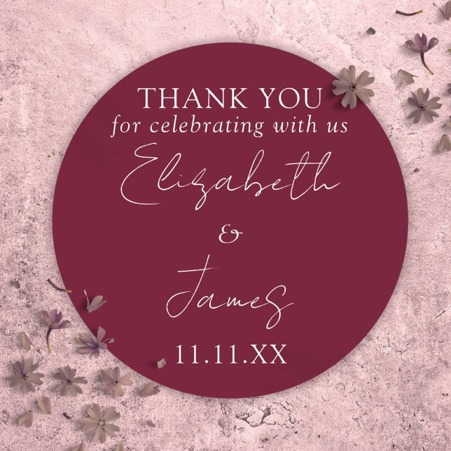 Adesivo Redondo Casamento Elegante em Vermelho Borgonha Agradecime (Burgundy Red Elegant Script Wedding Thank You Classic Round Sticker)