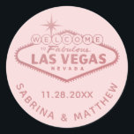 Adesivo Redondo Casamento em Las Vegas Rosa Dourado<br><div class="desc">Etiqueta de favor ou selo de envelope com o sinal "Bem-vindo ao Fabuloso Las Vegas" em folha de rosa dourado falso. Clique em PERSONALIZAR MAIS para alterar a cor do fundo,  a fonte e a cor do texto.</div>