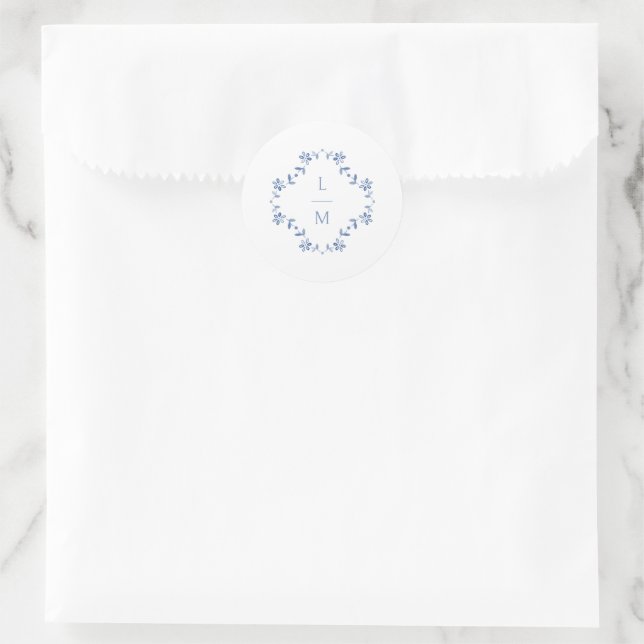 Adesivo Redondo Casamento Floral Azul e Branco Monograma (Bolsa)
