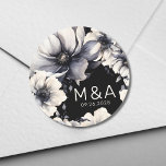 Adesivo Redondo Casamento Floral Branca Negra Elegante<br><div class="desc">Design de casamento simples e giro, preto e branco. Um olhar clássico, mas caprichoso, com flores pretas, cinzas e creme coloridas, com fontes pretas e cartazes modernos. Edite todo o texto para suas próprias informações. Você pode até mudar a cor de fundo para qualquer coisa que quiser! Também tenho outros...</div>