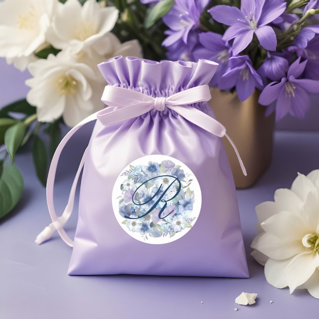 Adesivo Redondo Casamento Floral de Azul e Lavanda Francês (French Blue & Lavender Watercolor Floral Wedding Classic Round Sticker)