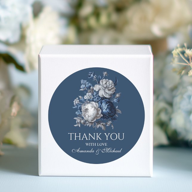 Adesivo Redondo Casamento Floral Moderno de Blues e Cinzas (Modern Blues & Gray Floral Wedding Classic Round Sticker)