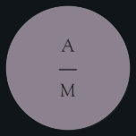Adesivo Redondo Casamento Mínimo Monograma Trendy Chic Dusty Purpl<br><div class="desc">Monograma Minimalista Típico Típico Típico Clássico de Casamento em Boho Dusty Purple</div>