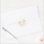 Adesivo Redondo Casamento Moderno Creme Simples<br><div class="desc">Adesivos de casamento elegantes com um layout simples e minimalista com "Nós Fazemos" em uma tipografia de roteiro contemporâneo. Um design clássico com um toque moderno.</div>