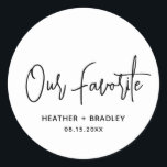 Adesivo Redondo Casamento Moderno Minimalista Negro e Branco<br><div class="desc">Os adesivos modernos de casamento favorecem uma simples design com "Our Favorite" em uma tipografia elegante, juntamente com seus nomes e data de casamento em uma fonte minimalista de sans serif. Todos os elementos design estão em preto e branco. Um design de chic para qualquer estilo de casamento. Esses adesivos...</div>