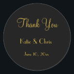 Adesivo Redondo Casamento Obrigado em Script Font<br><div class="desc">Um obrigado de casamento que você coloca em uma elegante fonte dourada,  realçada com um fundo preto,  faz com que essa obrigado seja chique e elegante.</div>