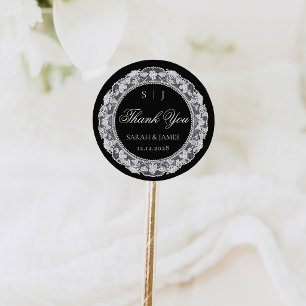 Adesivo Redondo Casamento Old Money Preto Branco Renda Obrigado