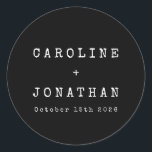 Adesivo Redondo Casamento Personalizado Da Máquina De Digitalizaçã<br><div class="desc">Vinheta redonda clássica de casamento com fonte minimalista retrorreflectora em preto</div>