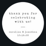 Adesivo Redondo Casamento Personalizado Da Máquina De Digitalizaçã<br><div class="desc">Casamento Personalizado de Fonte de Máquina de Escritor de Digitalização Retrominimalista Obrigado Coluna Clássica em Preto e Branco</div>