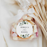 Adesivo Redondo Casamento Personalizado Greenery Eucalyptus<br><div class="desc">Projetado para coordenar com a nossa coleção de casamento Boho Greenery,  este adesivo personalizável,  apresenta uma ramificação de eucalipto aquoso com texto gráfico caligráfico,  emparelhado com um serifa clássico a preto. Itens correspondentes disponíveis.</div>