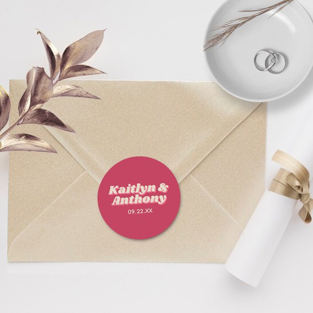 Adesivo Redondo Casamento Retro Groovy Viva Magenta, de 70 anos (Criador carregado)