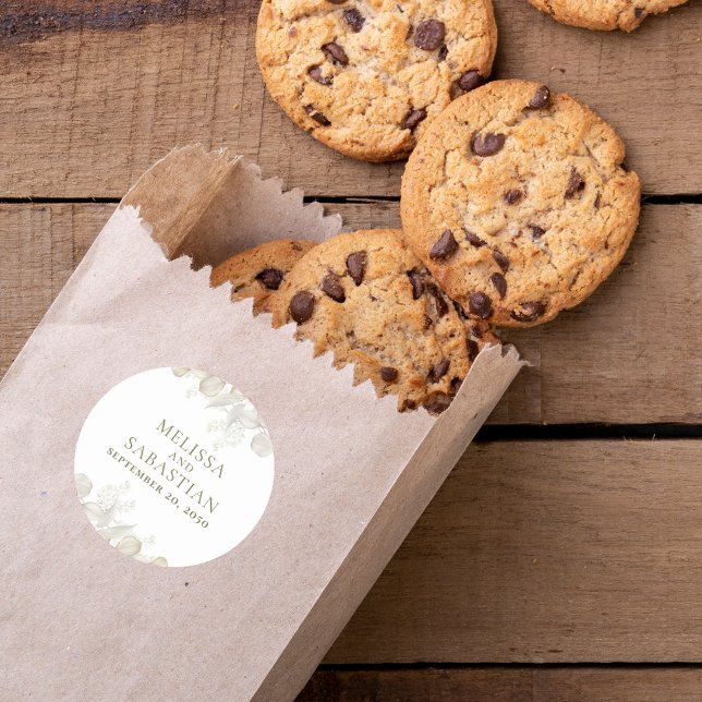 Adesivo Redondo Casamento Simples Elegante Sage Verde Greenerescên (Elegant wedding sage green favor sticker label with elegant greenery.)