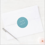 Adesivo Redondo Casamento Turquoise Blue Beach<br><div class="desc">Estes adesivos de casamento apresentam a noiva e o nome do noivo numa letra moderna de escrita manual sobre uma cor azul turquesa sólida. Use-os para selagens de envelope de casamento ou favoritos para festas. Para ver itens correspondentes por Victoria Grigaliunas visite DotellABelle no Zazzle em www.zazzle.com/dotellabelle</div>