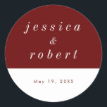 Adesivo Redondo Casamento Vermelho e Branco Minimalista Simples<br><div class="desc">Esta é parte da Coleção de Casamentos Vermelhos e Brancos Minimalistas.</div>
