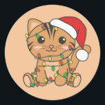 Adesivo Redondo Cat Christmas Winter Animals Cats Classic Round St<br><div class="desc">The cat at Christmas with fairy lights. Funny animals with gifts and snow for the holidays. A sweet Christmas greeting. Cats are cute animals and perfect for Christmas.</div>