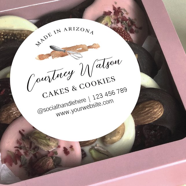 Adesivo Redondo Catering da Padaria de Whisk com Cadeado de Script (Modern pastry chef bakery made with love stickers with watercolor rolling pin and whisk graphics)