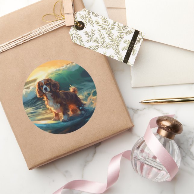 Adesivo Redondo Cavalier King Beach Surfing Painting (Presentear)