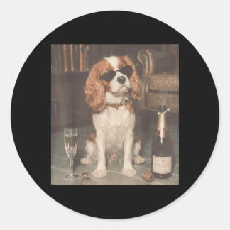 Adesivo Redondo Cavalier King Charles Bebendo Champanhe Engraçado