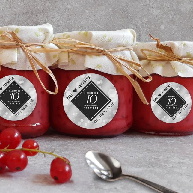 Adesivo Redondo Celebração do Aniversário de Casamento de 10 Tin (Elegant 10th Tin Wedding Anniversary Round Sticker Cover Photo.)