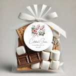 Adesivo Redondo Celebrate S'mores Kit Camp Noiva Bachelorette<br><div class="desc">Adicione um doce toque ao fim de semana da sua despedida de solteira ou chá de panela com estes adesivos personalizados da Camp Bride "Celebrate S'more". Com marshmallows adoráveis, florais e roteiro elegante, esses adesivos são perfeitos para vestir kits de mores, favorecer bolsas ou decoração de festas. Personalizados com o...</div>