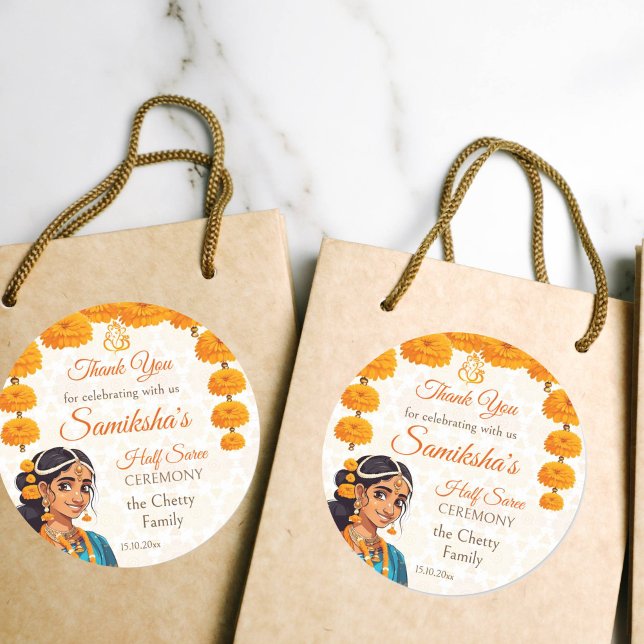 Adesivo Redondo Cerimônia de Half Saree, bonitinha para a garota i (Half Saree Ceremony favor gift stickers cute Indian girl with marigolds yellow Ganesha)