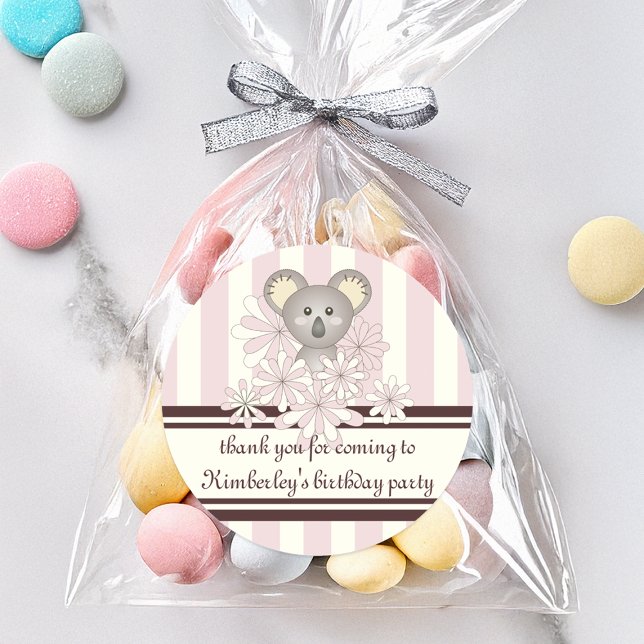 Adesivo Redondo Chá/Aniversário de criança de Garota Koala Rosa Pa (Criador carregado)