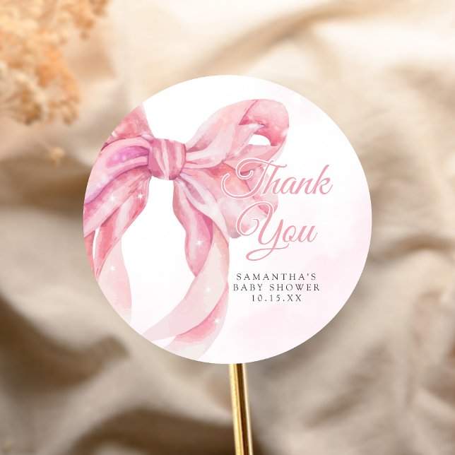 Adesivo Redondo Chá de Bebê Menina com Laço Rosa (Pink Bow Coquette Girl Baby Shower Sticker)