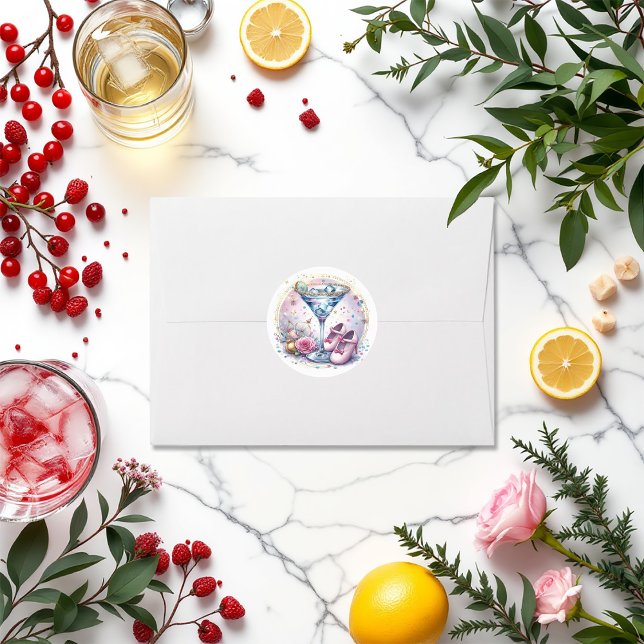 Adesivo Redondo Chá de Bebê: Um Tininho Está a Caminho ("I Did It!" Fiesta Graduation Party Envelope)