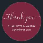 Adesivo Redondo Chá de casamento Moderno Burgundy - Obrigado<br><div class="desc">Crie seu próprio obrigado de casamento burgundy personalizado que você cola para seu casamento/chá. Personalize facilmente online com os detalhes do seu casamento/chá. Itens correspondentes disponíveis para complementar esses adesivos minimalistas,  mas elegantes,  de casamento/chá burgundy com letra de escrita mais modesta.</div>