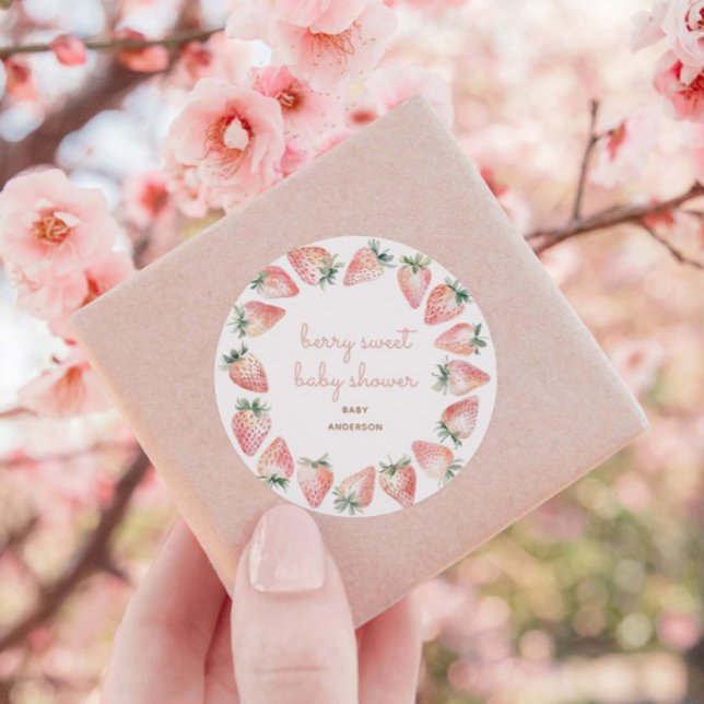Adesivo Redondo Chá de fraldas de Amoreira de Morango Berry Sweet (berry sweet baby shower sticker with watercolor pink strawberries and coquette script text)