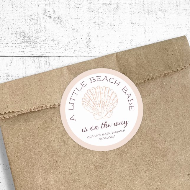 Adesivo Redondo Chá de fraldas de Bee Beach Personalizado (Beach Babe Girl Baby Shower Personalized Classic Round Sticker)