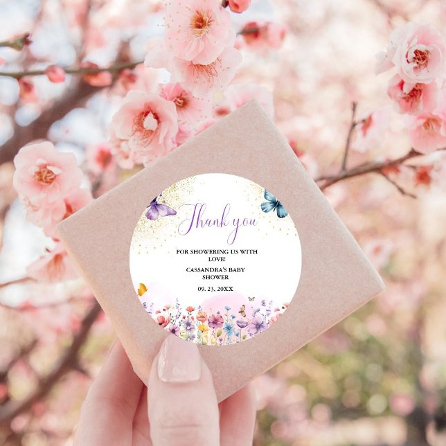 Adesivo Redondo Chá de fraldas de borboleta de bebê roxo (Criador carregado)