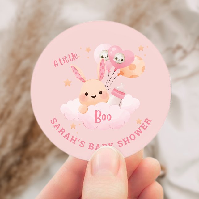 Adesivo Redondo Chá de fraldas de Dia das Bruxas Rosa Pequeno (Little Boo Pink Halloween Baby Shower Classic Round Sticker)