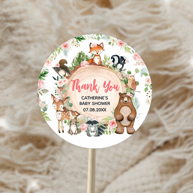 Adesivo Redondo Chá de fraldas De Fatia De Madeira Floral (Woodland Animals Floral Wood Slice Baby Shower Sticker)