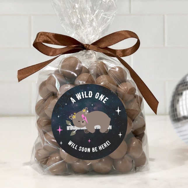 Adesivo Redondo Chá de fraldas de Garota Rosa-Rosa Sleepy Selvagem (Criador carregado)