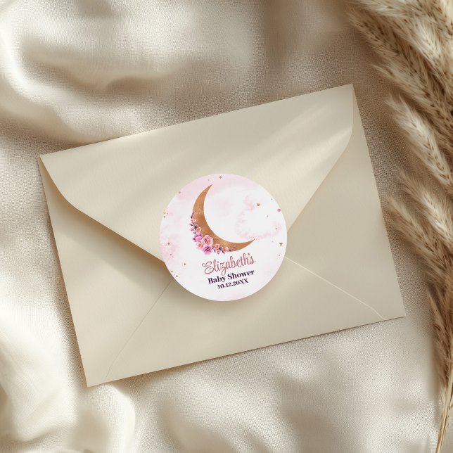 Adesivo Redondo Chá de fraldas de Lua Floral ouro (Golden Floral Moon Baby Shower Classic Round Sticker on an elegant envelope.)