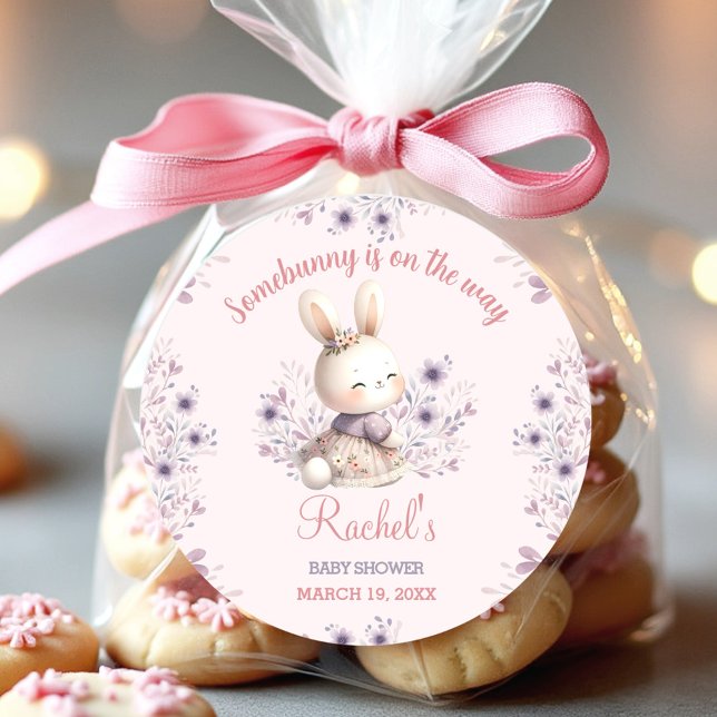 Adesivo Redondo Chá de fraldas de Primavera Floral Rosa Bunny (Bunny Pink Purple Spring Floral Girl Baby Shower Classic Round Sticker)