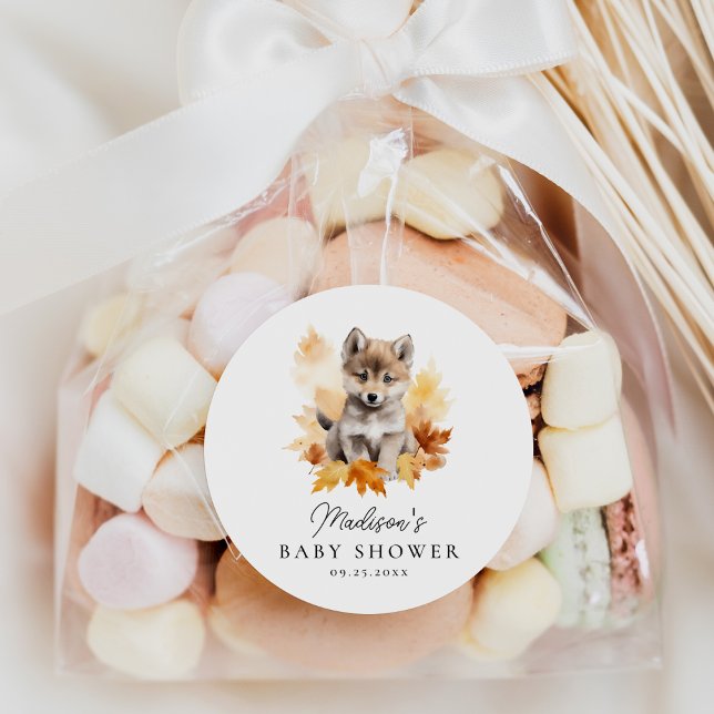 Adesivo Redondo Chá de fraldas De Queda Do Lobo Da Floresta Em Cur (Criador carregado)