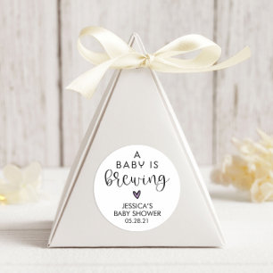 Adesivo Redondo Chá de fraldas minimalista que um bebê está a cria