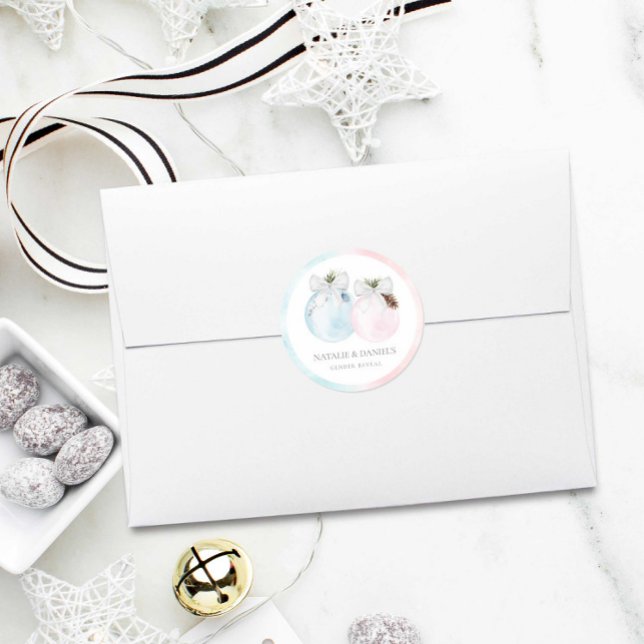 Adesivo Redondo Chá de fraldas Revelação do Gênero do Inverno (Christmas Gender Reveal Round Sticker)