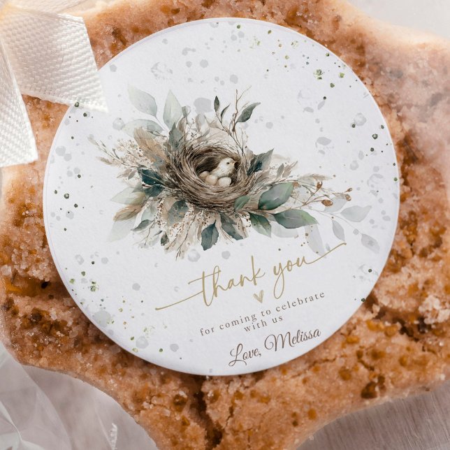 Adesivo Redondo Chá de fraldas Rústico Neutral da Floresta Nidente (Add a special touch to your baby shower favors or envelopes with these Nesting Woodland Neutral Baby)
