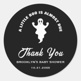 Adesivo Redondo Chá de fraldas Um Pequeno Boo Está Quase Preto